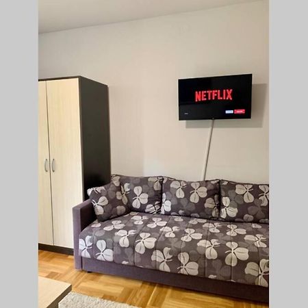 Renovated Cozy Studio 7 At Top Location - Available For Long Term Rentals Novi Sad Exterior photo