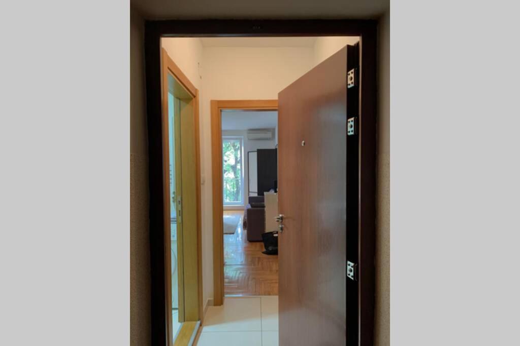 Renovated Cozy Studio 7 At Top Location - Available For Long Term Rentals Novi Sad Exterior photo
